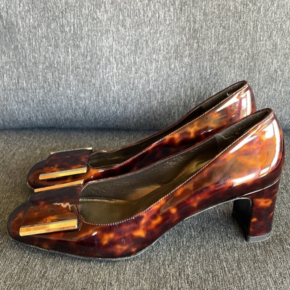 Stuart Weitzman patent cognac tartaruga buckle all leather size 6 low heel shoes - Picture 1 of 9